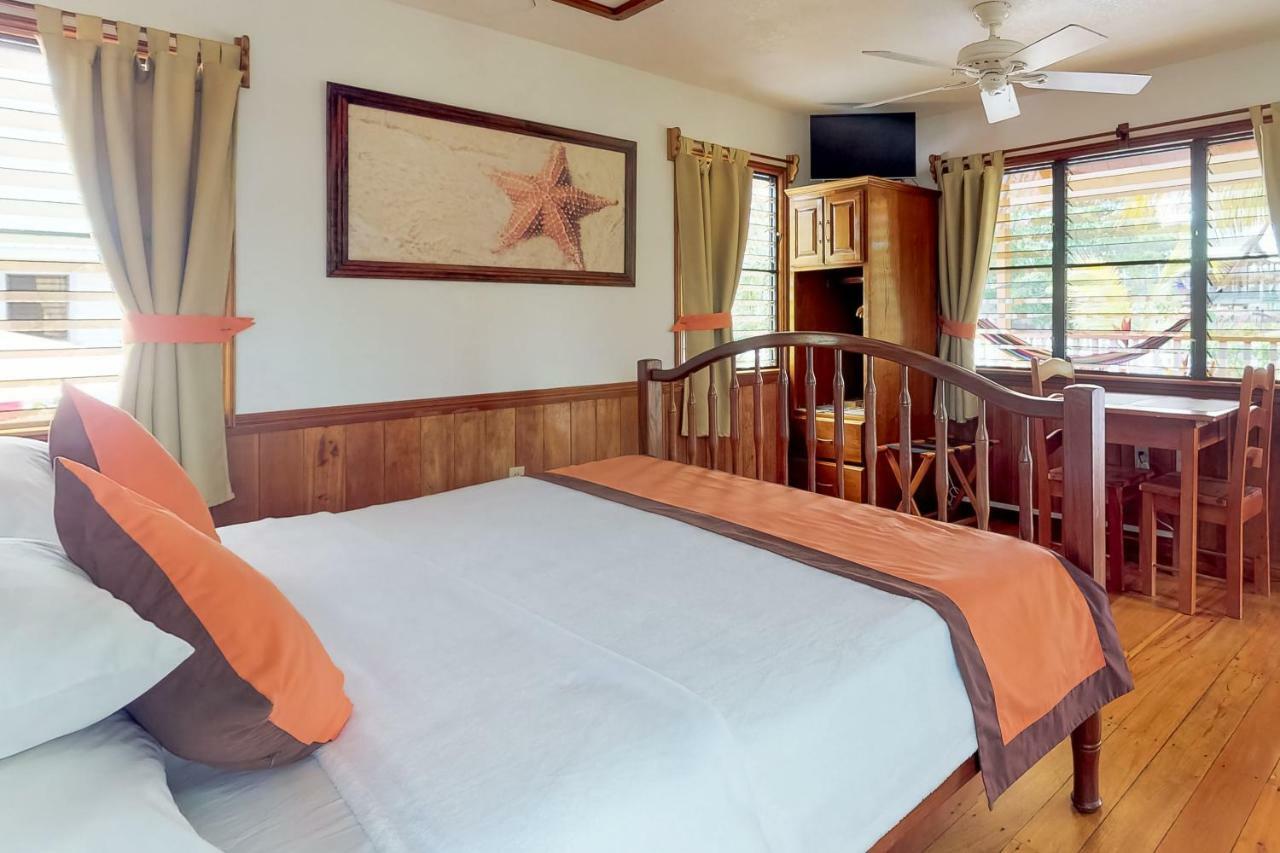 Cabanas @ Latitude Adjustment Hopkins Bilik gambar
